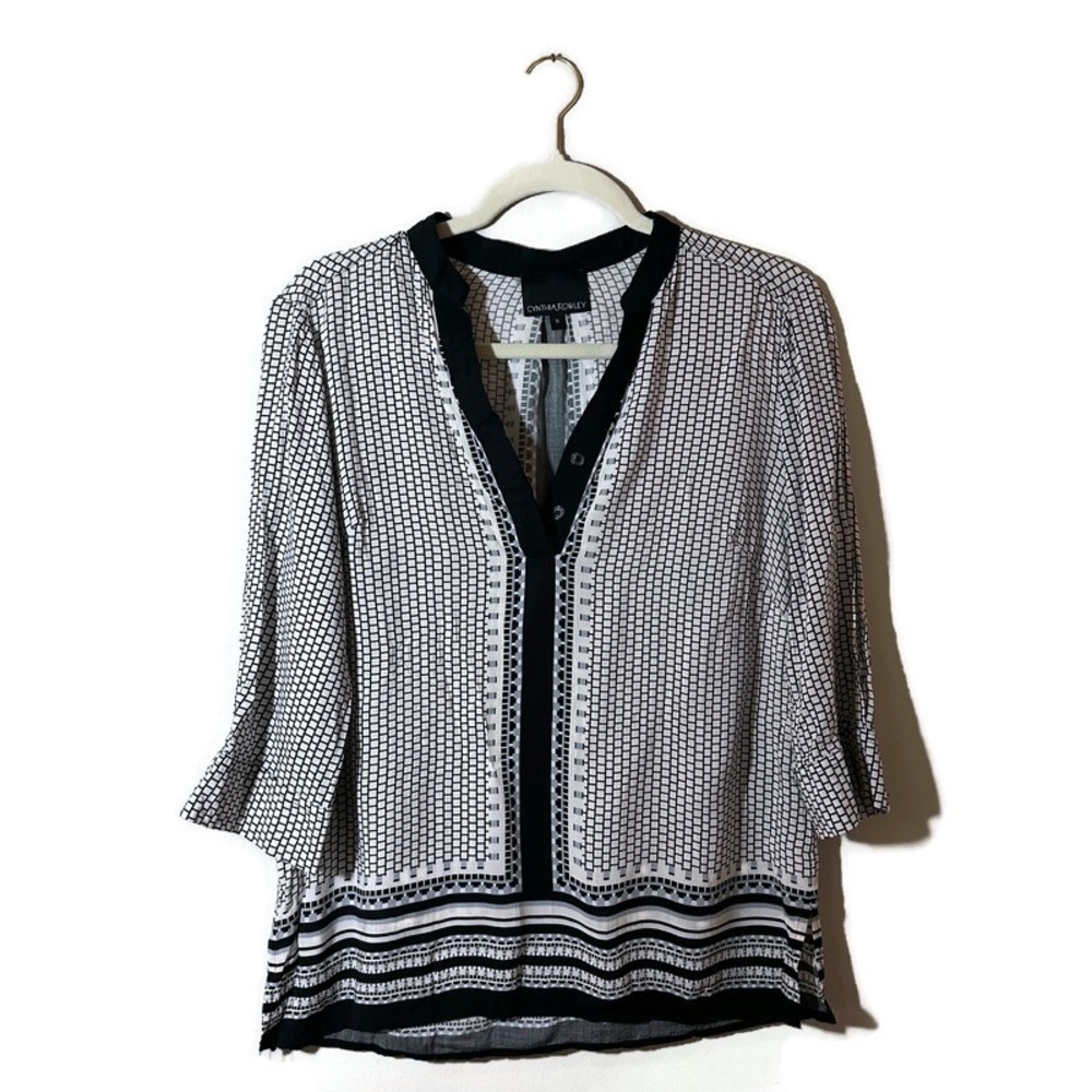 Cynthia Rowley Black and White Patterned Women's V-Neck Top Size Small